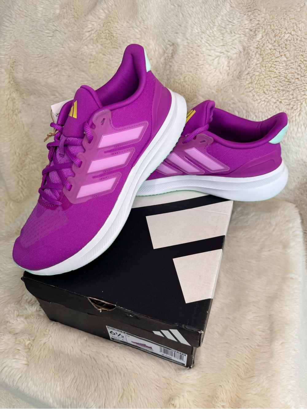 New in Box - Women’s Adidas - Ultra Run 5J - Size 6.5